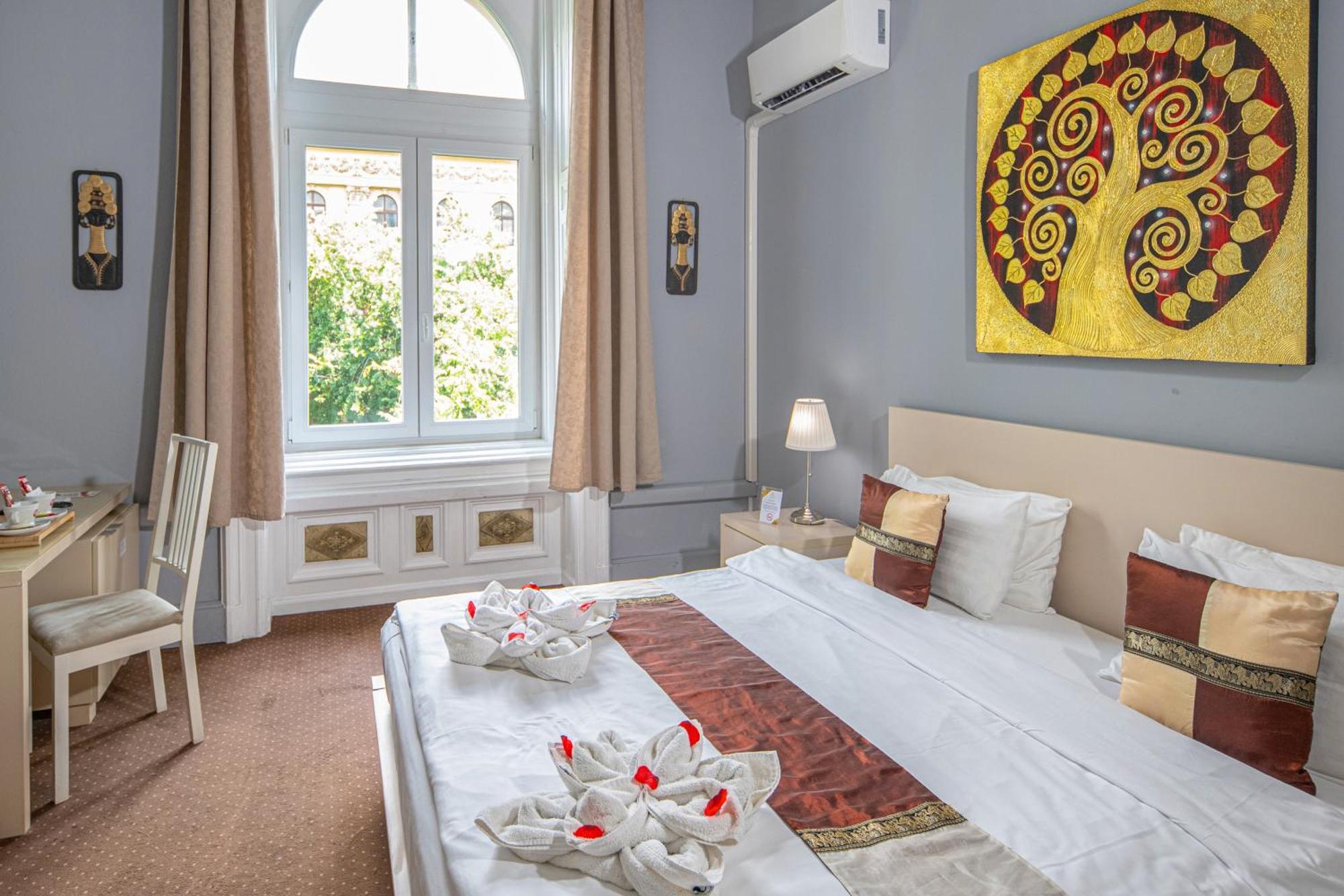 Andrassy Thai Hotel Budapest Ngoại thất bức ảnh