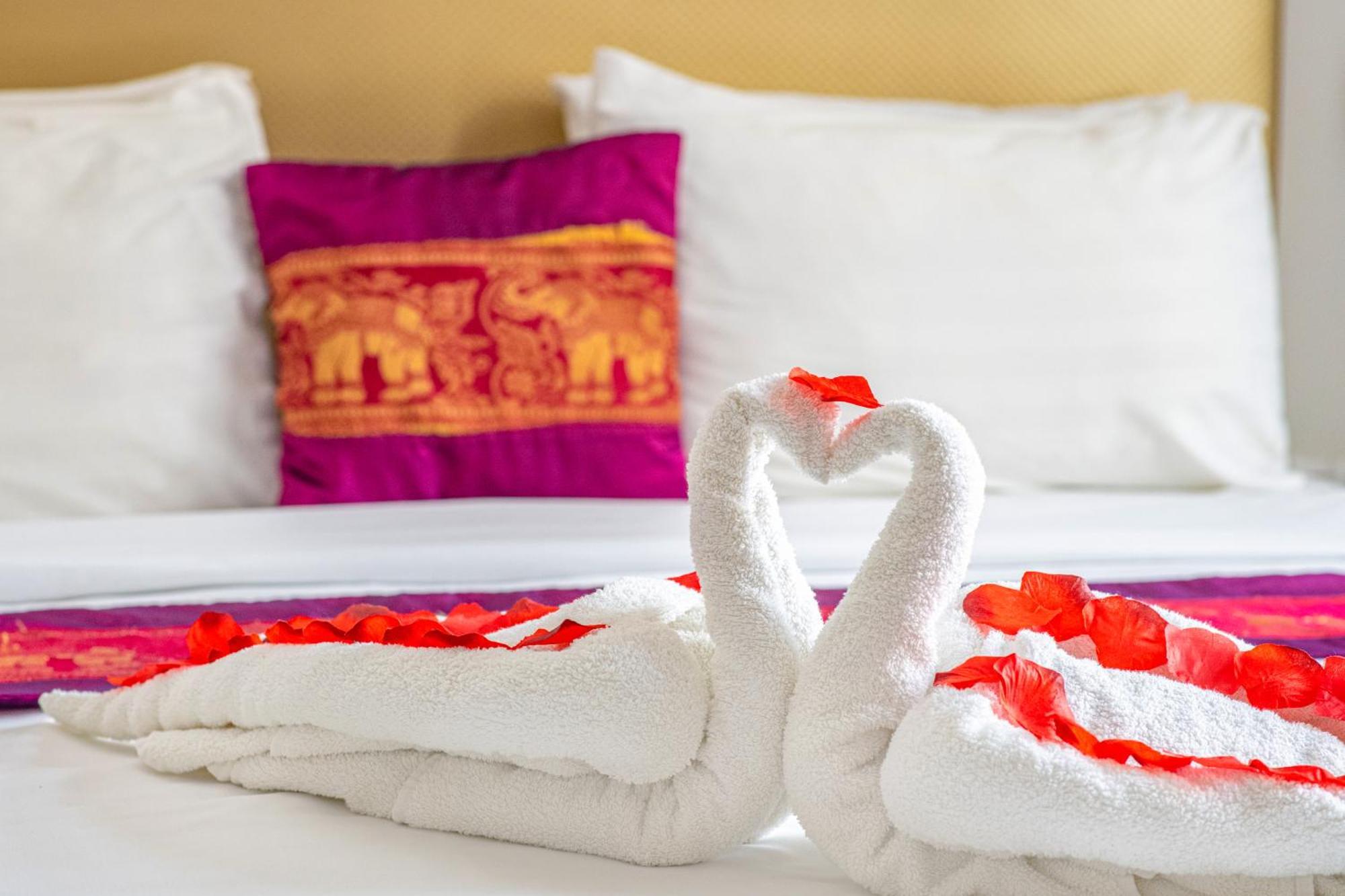 Andrassy Thai Hotel Budapest Ngoại thất bức ảnh