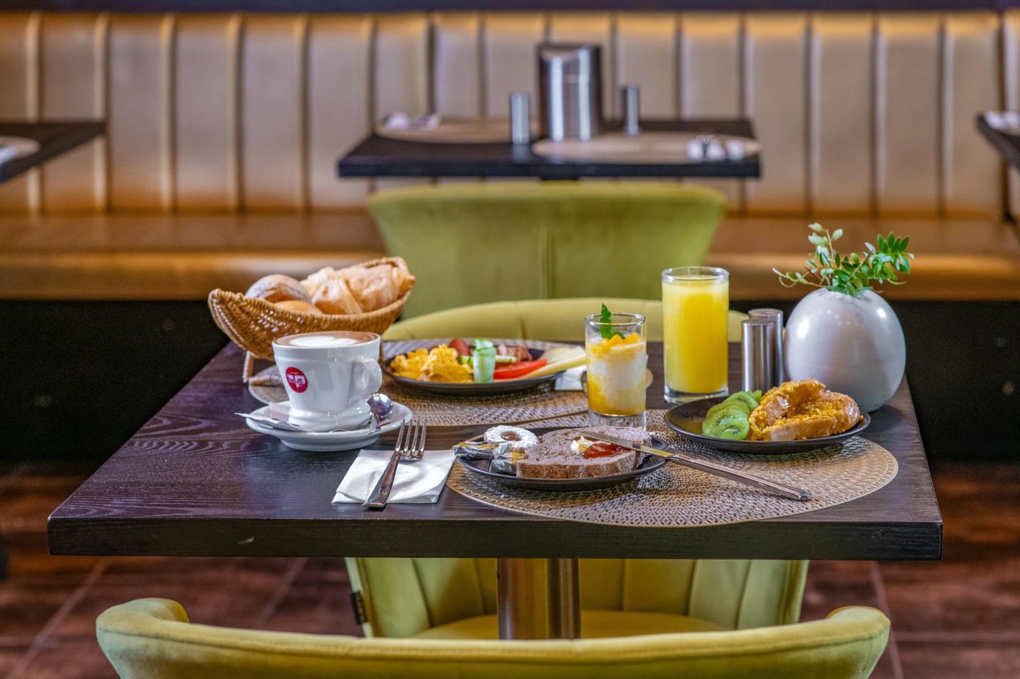 Andrassy Thai Hotel Budapest Ngoại thất bức ảnh